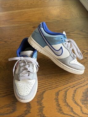 Nike Dunk Low youth size 4.5